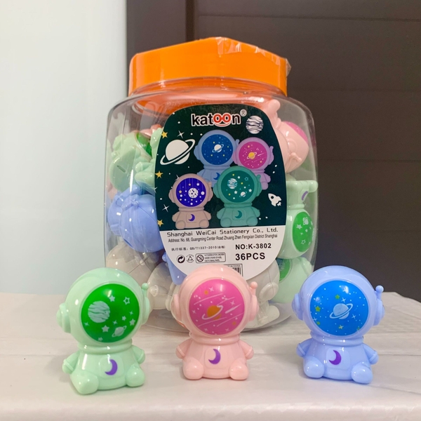 Chuốt hình Phi Hành Gia K-3802 (36 Cái/Lon) (60 Lon/Thùng)