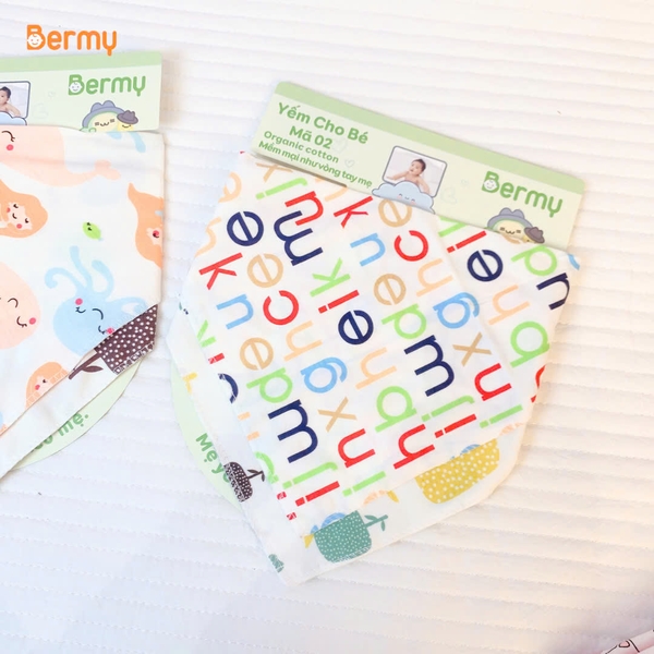 Set 3 yếm tam giác vải Bermy (họa tiết ngẫu nhiên)