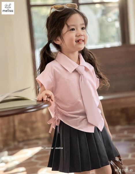 Set Melisa áo sơ mi hồng cà vạt mix chân váy xếp li kaki ghi