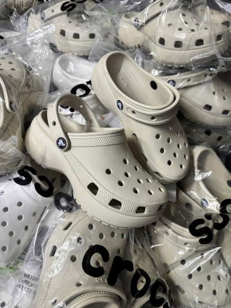 Dép sục Crocs classic platform 2 màu trắng, kem 5 phân cho nữ