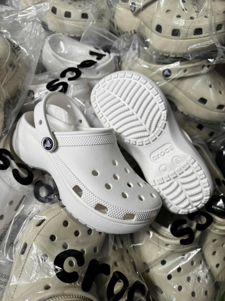 Dép sục Crocs classic platform 2 màu trắng, kem 5 phân cho nữ