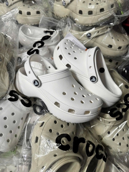 Dép sục Crocs classic platform 2 màu trắng, kem 5 phân cho nữ
