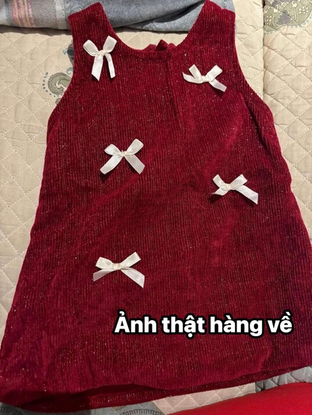 Váy sát nách nhung đỏ dáng suông hoạ tiết nơ trắng