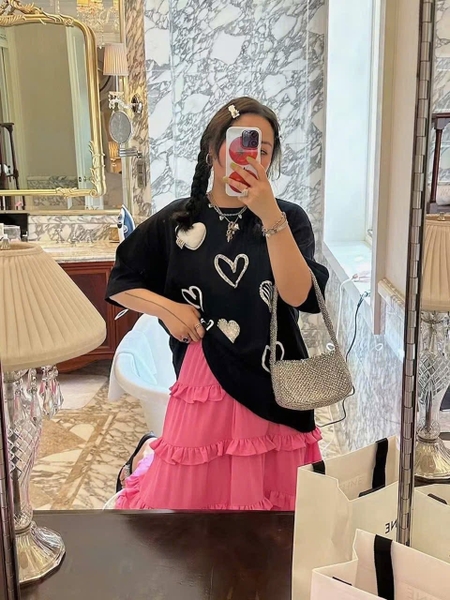 Áo phông cộc tay gắn họa tiết trái tim 3 màu trắng, hồng, đen