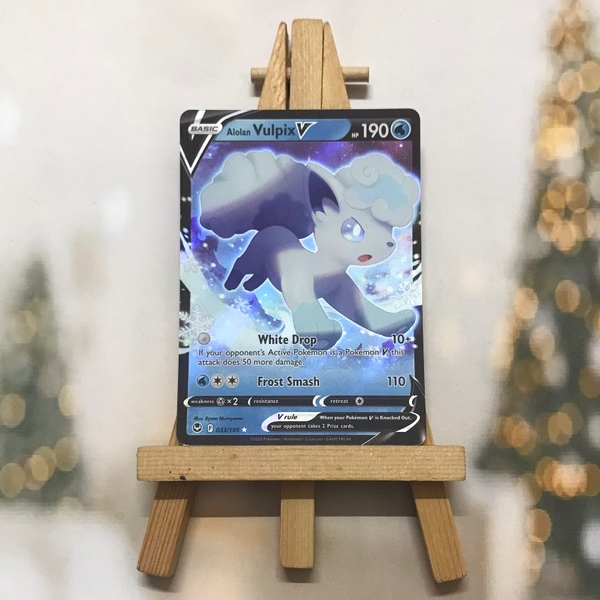 Thẻ hình Pokemon Alolan Vulpix V 033/195 - Lá bài Silver Tempest Ultra Rare tiếng Anh chính hãng