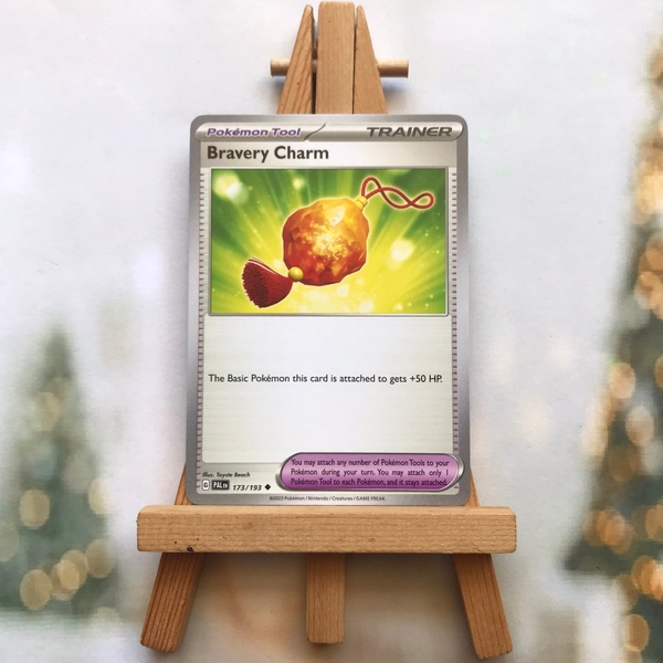 Thẻ hình Pokemon Bravery Charm 173/193 - Lá bài lẻ Paldea Evolved Uncommon tiếng Anh chính hãng
