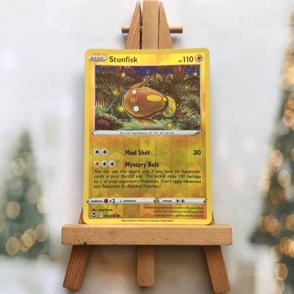 Thẻ hình Pokemon Stunfisk 055/195 - Lá bài lẻ Silver Tempest Common Reverse Holo tiếng Anh chính hãng