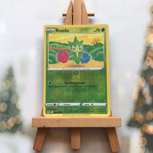 Thẻ hình Pokemon Roselia 014/196 - Lá bài lẻ Sword & Shield: Lost Origin Reverse Holo tiếng Anh chính hãng