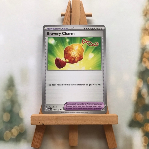 Thẻ hình Pokemon Bravery Charm 173/193 - Lá bài lẻ Paldea Evolved Uncommon tiếng Anh chính hãng ảnh 3