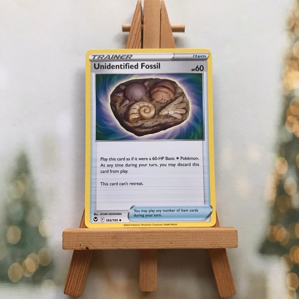 Thẻ hình Pokemon Unidentified Fossil 165/195 - Lá bài lẻ Silver Tempest Uncommon Reverse Holo tiếng Anh chính hãng ảnh 3