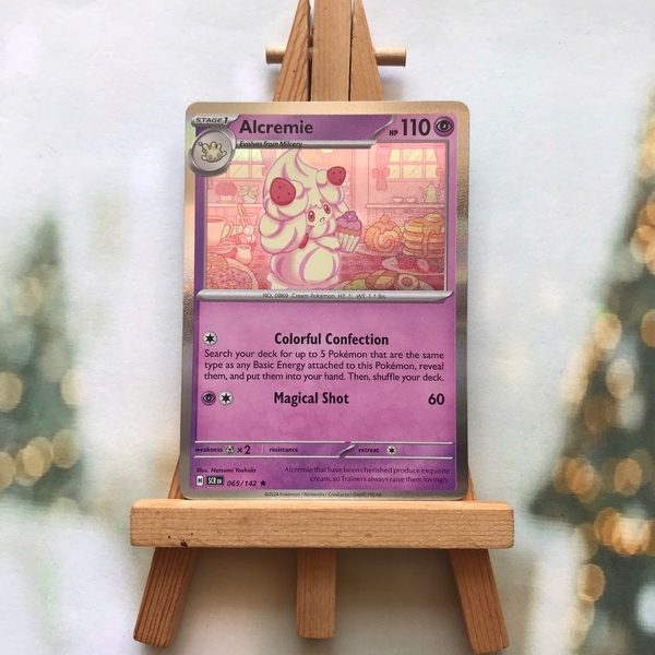 Thẻ hình Pokemon Alcremie 065/142 - Lá bài lẻ Stellar Crown Rare Reverse Holo tiếng Anh chính hãng