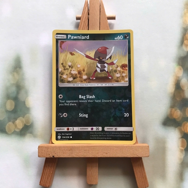 Thẻ hình Pokemon Pawniard 134/236 - Lá bài lẻ Cosmic Eclipse Common Reverse Holo tiếng Anh chính hãng