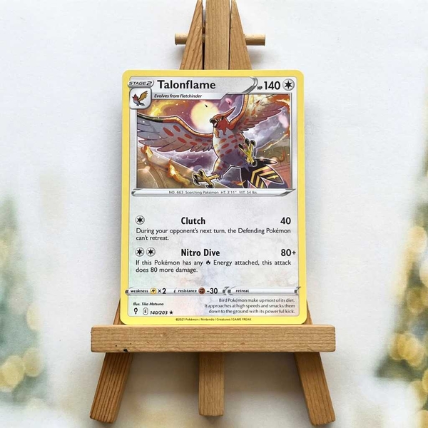 Thẻ hình Pokemon Talonflame 140/203 - Lá bài lẻ Evolving Skies Rare Reverse Holo tiếng Anh