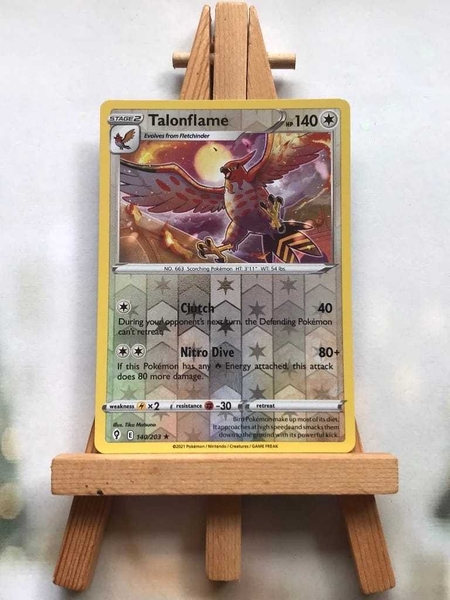 Thẻ hình Pokemon Talonflame 140/203 - Lá bài lẻ Evolving Skies Rare Reverse Holo tiếng Anh ảnh 2