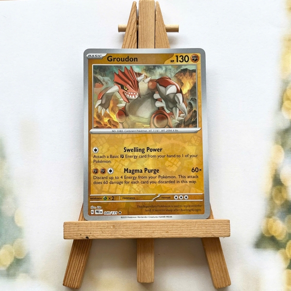 Thẻ hình Pokemon Groudon 049/131 - Lá bài lẻ Prismatic Evolutions Rare Reverse Holo tiếng Anh chính hãng