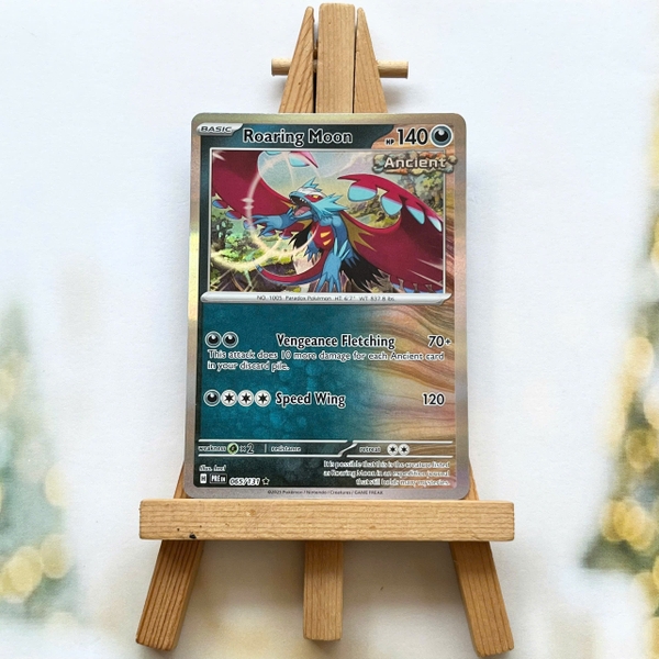 Thẻ hình Pokemon Roaring Moon 065/131 - Lá bài lẻ Prismatic Evolutions Rare Reverse Holo tiếng Anh chính hãng ảnh 2