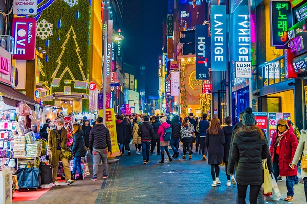 Du Lịch Hàn Quốc Khám Phá Những Khu Phố Mua Sắm và Ẩm Thực Sôi Động Nhất Seoul