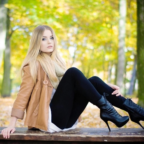 Bí quyết chọn đồ công sở cho cô nàng nhỏ nhắn