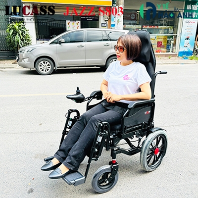 Xe lăn điện ngả nằm Lucass Jazz S803 có điều khiển từ xa Xe lăn điện ngả nằm tự động Lucass Jazz S803 cho người già, người khuyết tật