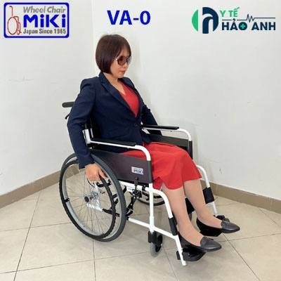 Xe lăn Miki Nhật Bản VA-0 cải tiến, có phanh tay và chỗ cắm cọc truyền dịch