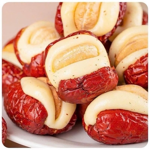 TÁO ĐỎ KẸP SỮA LẠC ĐÀ & HẠT ĐIỀU 300G