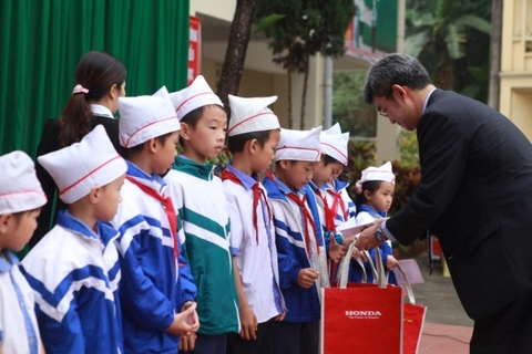 Honda Ô Tô Long Biên tổ chức chương trình từ thiện "Áo ấm cho học sinh Đồng Văn" 19/10/2015