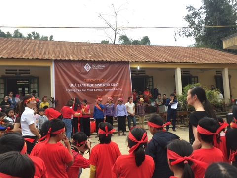 Tặng quà học sinh khó khăn tại Văn Bàn - Lào Cai