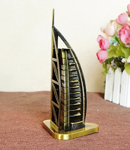 Mô hình khách sạn Burj Al Arab cao 15 cm