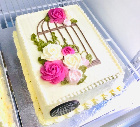 Bánh gato kem tươi sinh nhật H3Q Miki (hoa có sẵn / vẽ theo yêu cầu) (chữ nhật 18 x 14 x 5 cm)