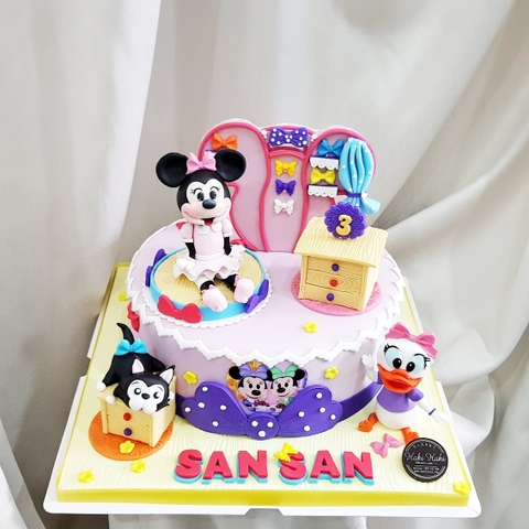 Bánh fondant với tạo hình Minie và Donald màu hồng