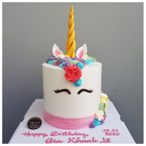 Bánh Unicorn màu hồng và hoa