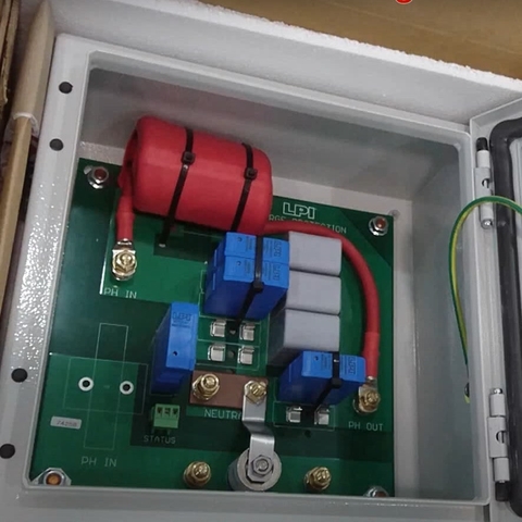 Tủ cắt lọc sét LPI 1 pha, 125A SF1125-480-100+50-AIMCB