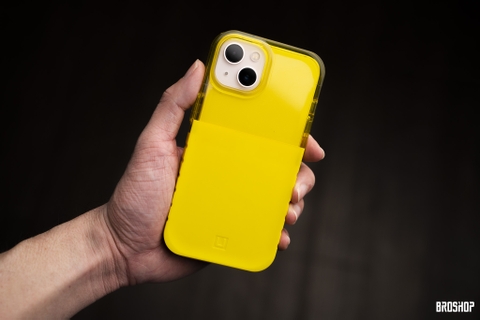 Trên tay ốp lưng Ốp lưng UAG [U] Dip dành cho iPhone 13 Series: 13 | 13 Pro | 13 Pro Max