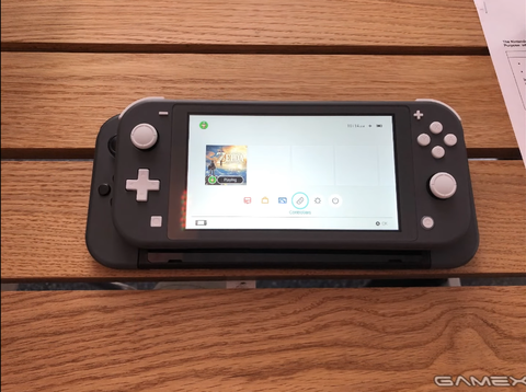 So sánh Nintendo Switch Lite và Nintendo Switch thường: Sự nhỏ gọn và yếu tố cầm tay được ưu tiên.
