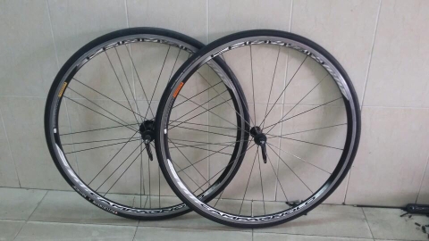 Cặp bánh CAMPAGNOLO (italia)khamsin 700×23c 