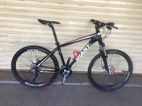 MTB GIANT rincon 770 ALUXX . nhập khẩu