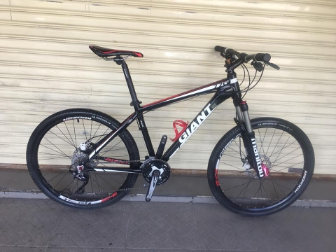 MTB GIANT rincon 770 ALUXX . nhập khẩu