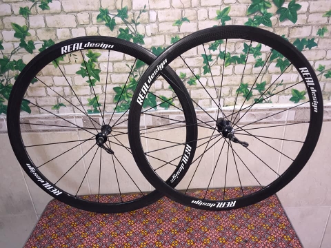 Wheelset REAL design tubular Cacbon. Like new