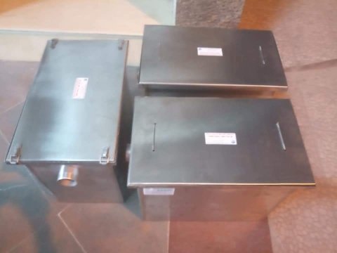 Bể tách mỡ Inox 304 80 lít (giảm giá 35%) Bể tách mỡ Inox 304 80 lít (giảm giá 35%)