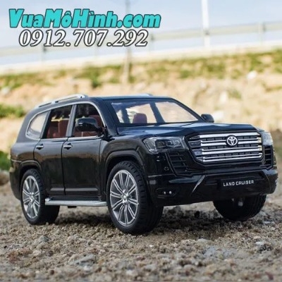 Mô hình ô tô Toyota Land Cruiser LC300 tỉ lệ 1/24 hãng Chezhi, mở được 4 cửa có đèn và âm thanh giả lập