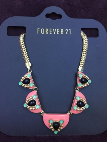 Vòng cổ Hoa hồng đá đen Forever 21