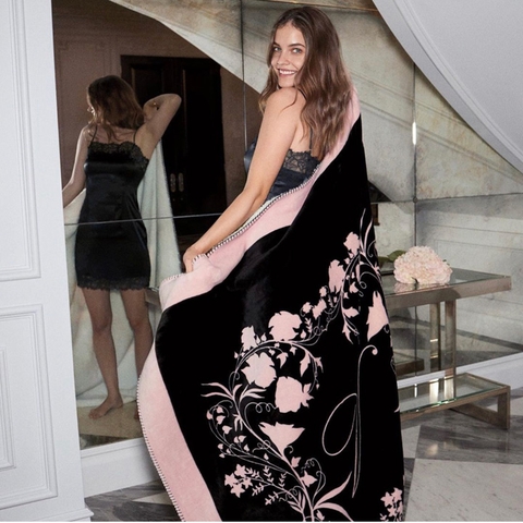 Chăn mền Victoria's Secret Limited Edition Floral Sherpa, Black/ Pink