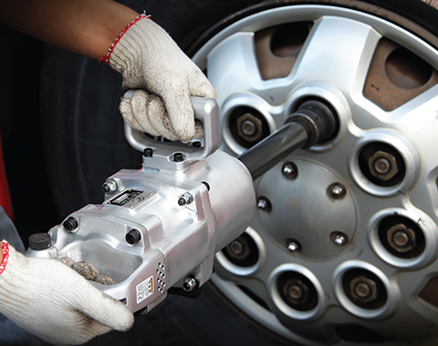 Súng bắn ốc xe tải nên dùng năm 2022