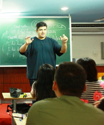 GIẢNG VIÊN NƯỚC NGOÀI- THẦY OSCAR-ĐẾN TỪ BANG CALIFORNIA, AMERICA