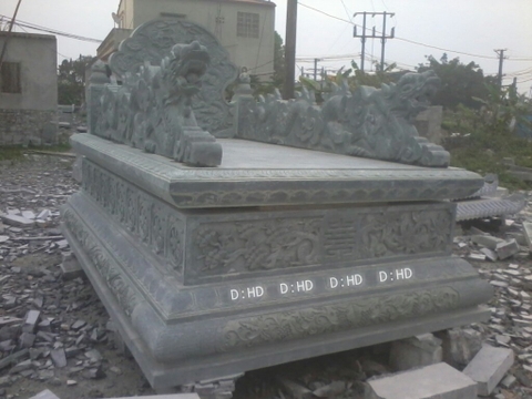 mộ đá khối 18