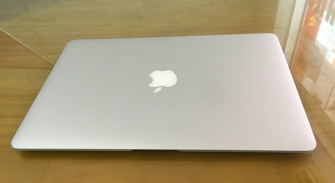 MacBook Air MJVE2LL/A Early 2015 13.3 INCH Core i5-5250U 1.6 GHz A1466 EMC2925 99%