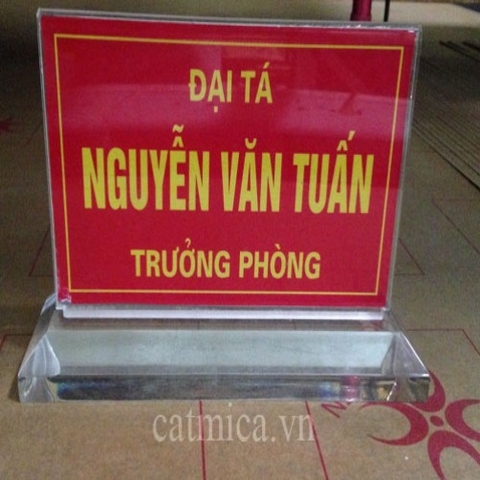 Kệ chức danh để bàn