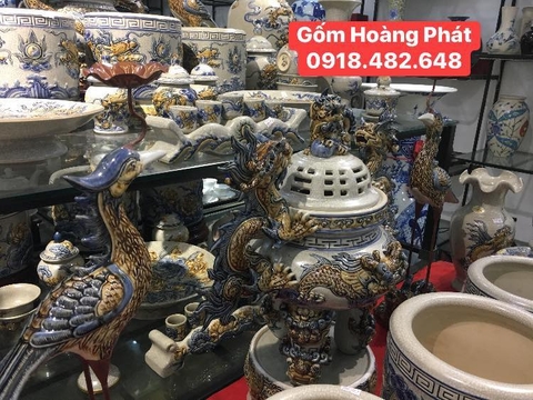 Đỉnh thờ men rạn đắp nổi Bát Tràng