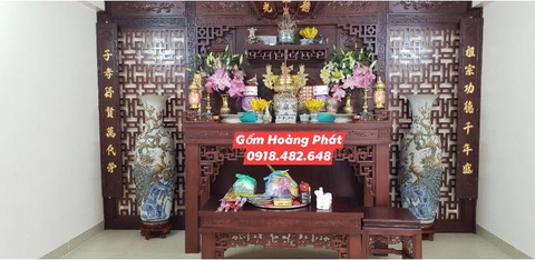 Trọn bộ ban thờ men rạn đắp nổi Bát Tràng tại gia của khách hàng Hà Nội