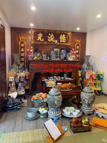 Bộ đồ thờ men rạn đắp nổi Bát Tràng tại nhà khách hàng Quảng Ninh